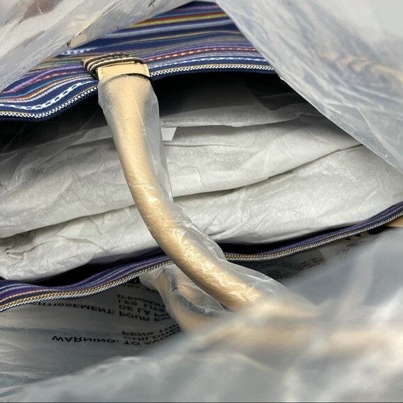 BCBGeneration Karlie Beach Tote Bag Navy Multi - Picture 6 of 11